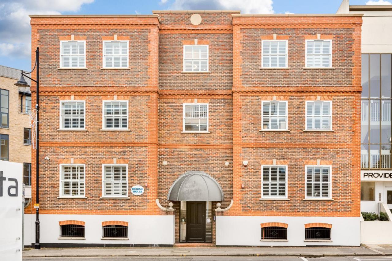 Charming 1 Bedroom Apt , Town Centre, Wifi, Free Parking By Tent Serviced Apartments Staines-upon-Thames Exterior foto