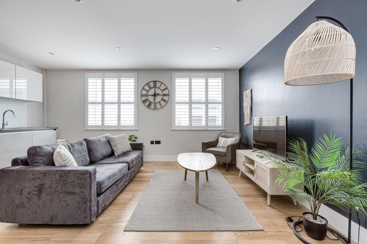 Charming 1 Bedroom Apt , Town Centre, Wifi, Free Parking By Tent Serviced Apartments Staines-upon-Thames Exterior foto